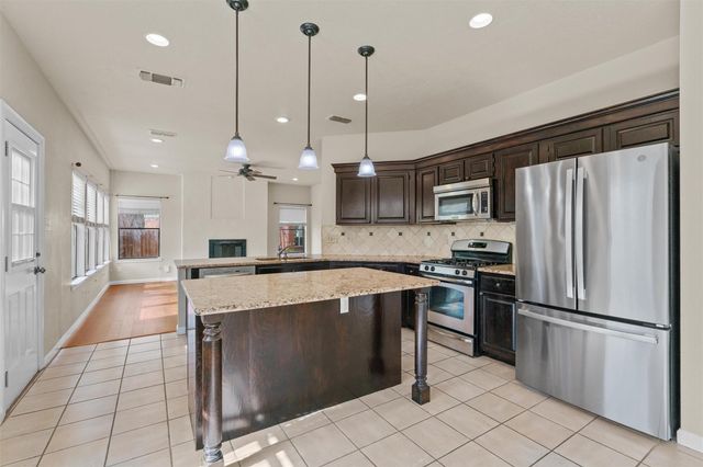 7902 Cahill DR, Austin, TX 78729