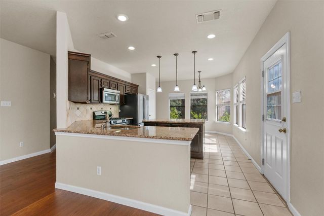 7902 Cahill DR, Austin, TX 78729