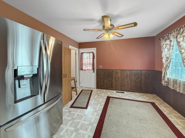 2013 California Dr, Minot, ND 58703