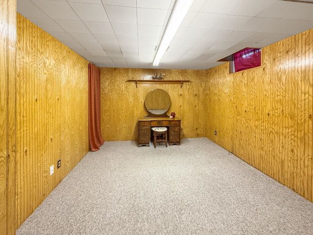 2013 California Dr, Minot, ND 58703