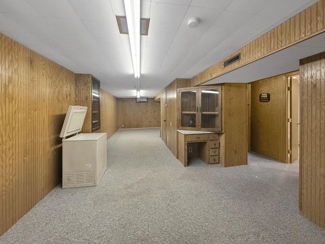 2013 California Dr, Minot, ND 58703