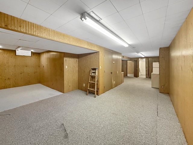 2013 California Dr, Minot, ND 58703