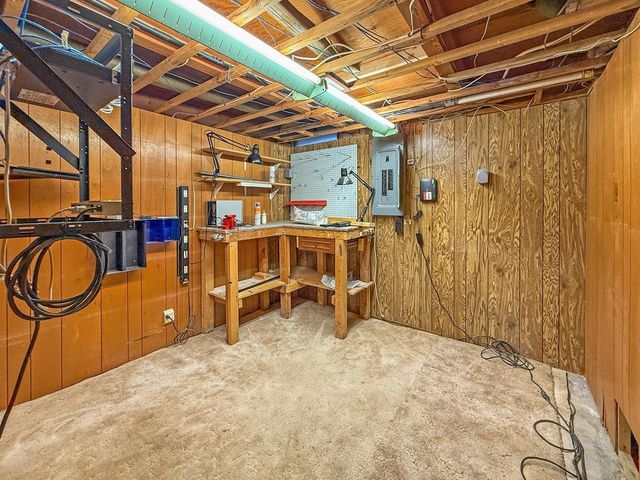 2013 California Dr, Minot, ND 58703