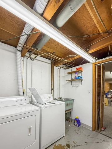 2013 California Dr, Minot, ND 58703