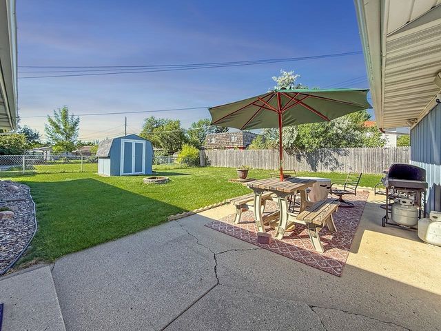 2013 California Dr, Minot, ND 58703