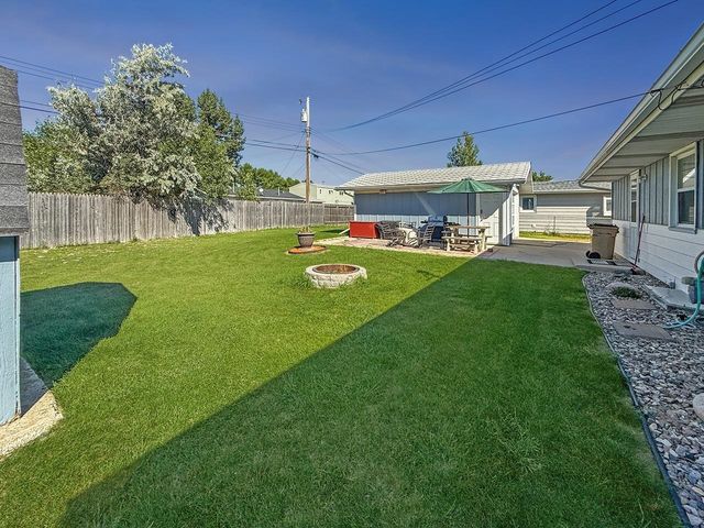 2013 California Dr, Minot, ND 58703