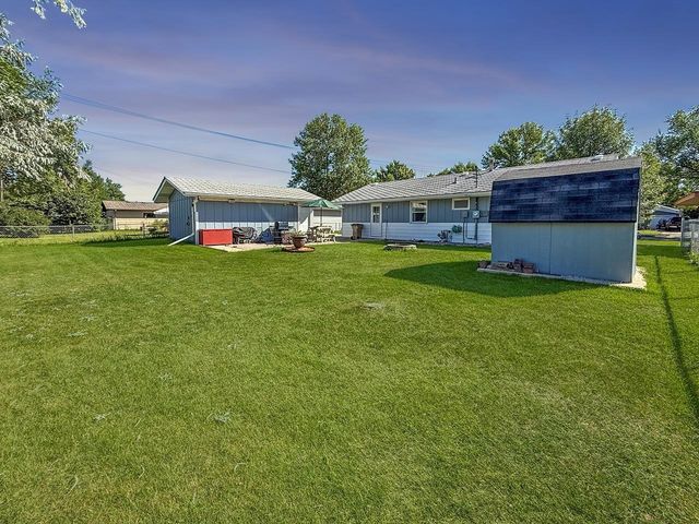 2013 California Dr, Minot, ND 58703