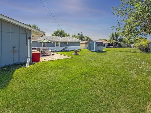 2013 California Dr, Minot, ND 58703