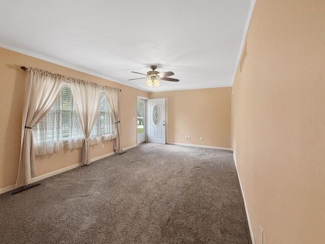 2013 California Dr, Minot, ND 58703