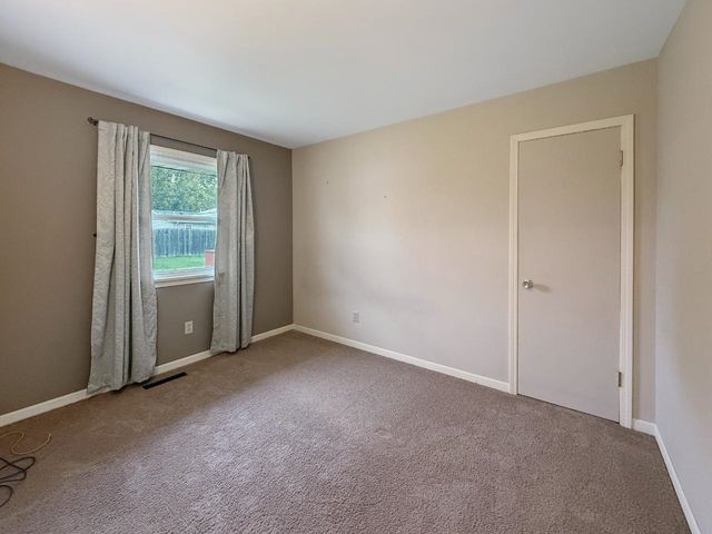 2013 California Dr, Minot, ND 58703