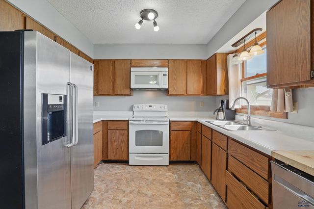 4012 CHIEF DR, Rapid City, SD 57701