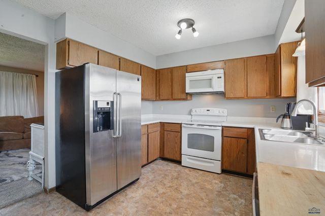 4012 CHIEF DR, Rapid City, SD 57701