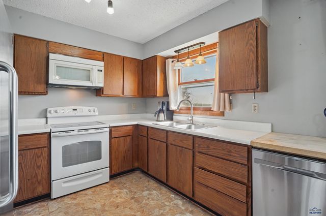 4012 CHIEF DR, Rapid City, SD 57701