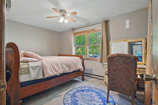 4012 CHIEF DR, Rapid City, SD 57701