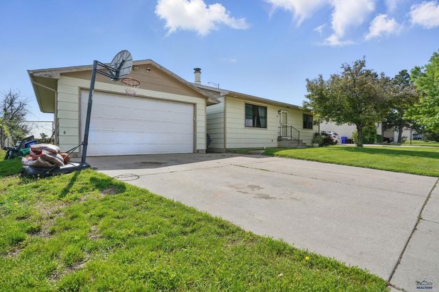 4012 CHIEF DR, Rapid City, SD 57701