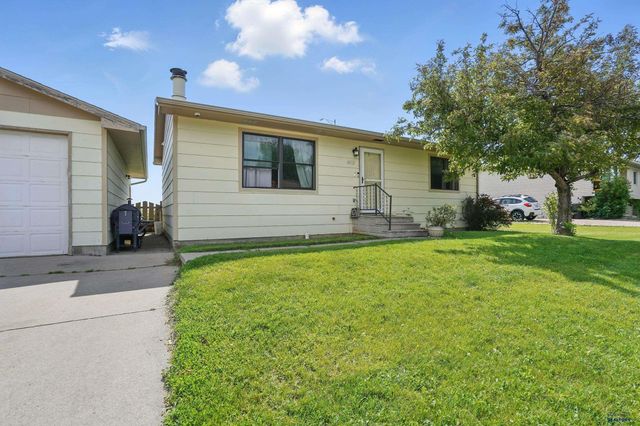 4012 CHIEF DR, Rapid City, SD 57701