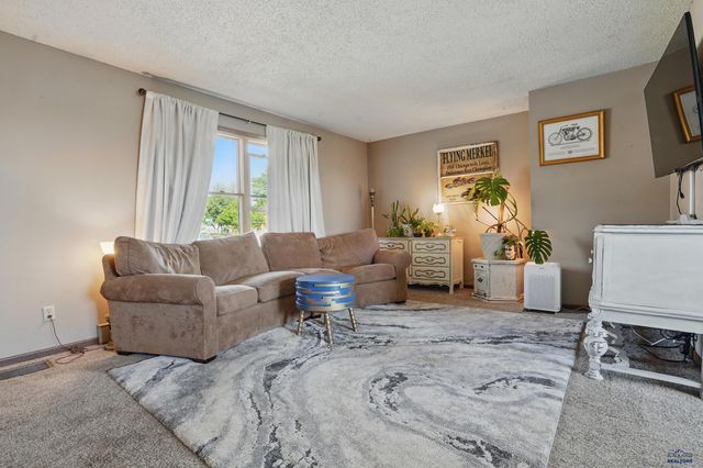 4012 CHIEF DR, Rapid City, SD 57701