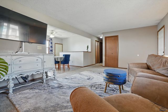 4012 CHIEF DR, Rapid City, SD 57701