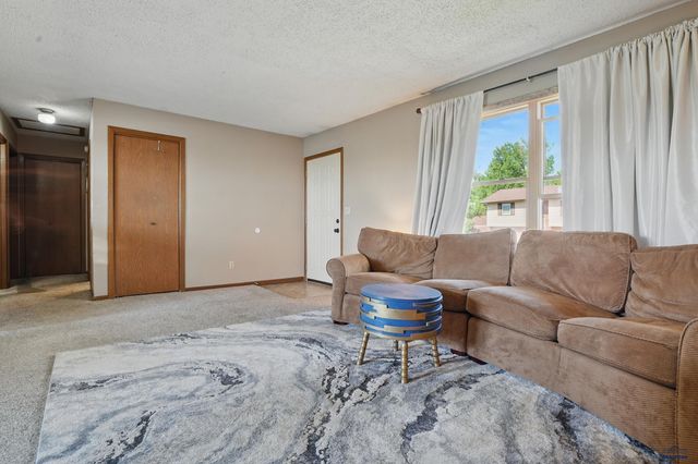 4012 CHIEF DR, Rapid City, SD 57701