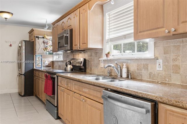 2118 Cleveland St, Hollywood, FL 33020