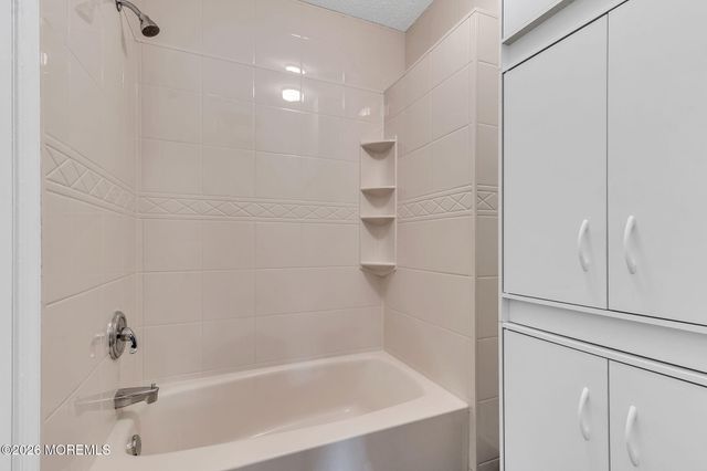 105 Frontier Way, Tinton Falls, NJ 07753