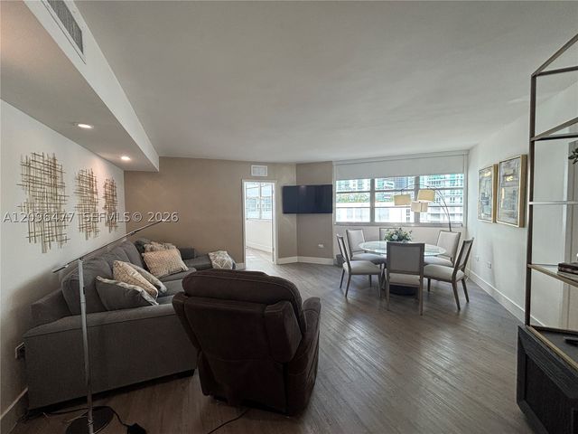 905 Brickell Bay Dr 1124, Miami, FL 33131
