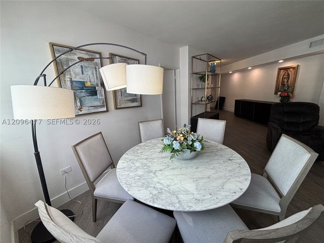 905 Brickell Bay Dr 1124, Miami, FL 33131