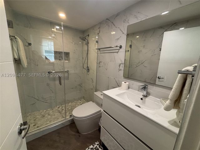 905 Brickell Bay Dr 1124, Miami, FL 33131