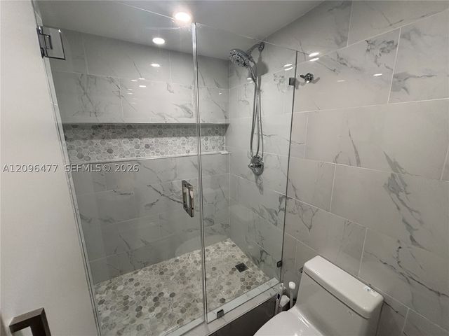 905 Brickell Bay Dr 1124, Miami, FL 33131