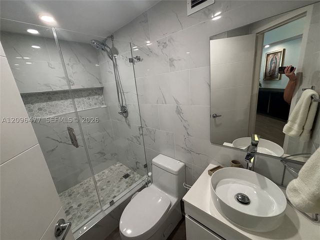 905 Brickell Bay Dr 1124, Miami, FL 33131