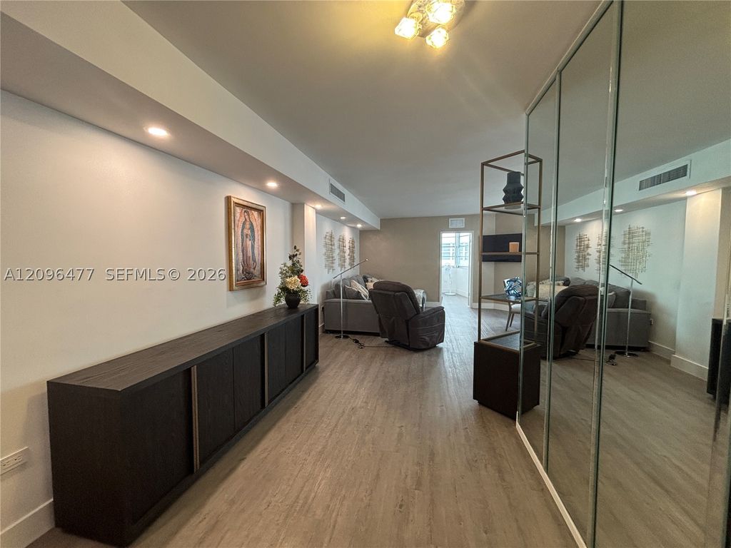 905 Brickell Bay Dr 1124, Miami, FL 33131