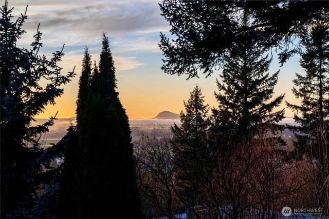 17368 Olympic Place, Mount Vernon, WA 98274