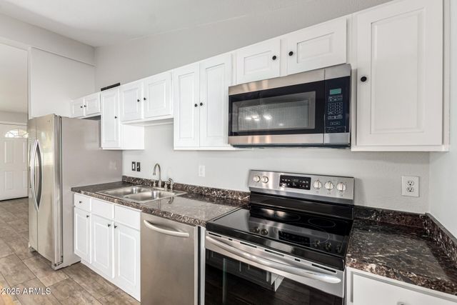 6946 W MERRELL Street, Phoenix, AZ 85033