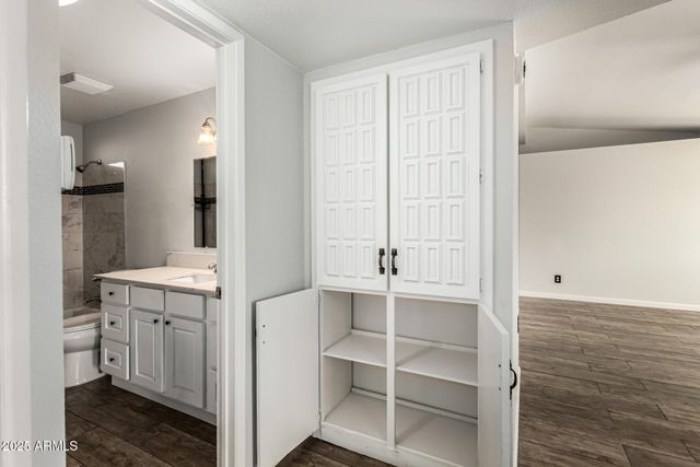 6946 W MERRELL Street, Phoenix, AZ 85033