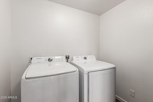 6946 W MERRELL Street, Phoenix, AZ 85033