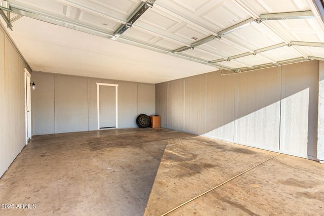 6946 W MERRELL Street, Phoenix, AZ 85033