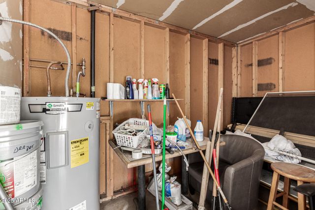 6946 W MERRELL Street, Phoenix, AZ 85033