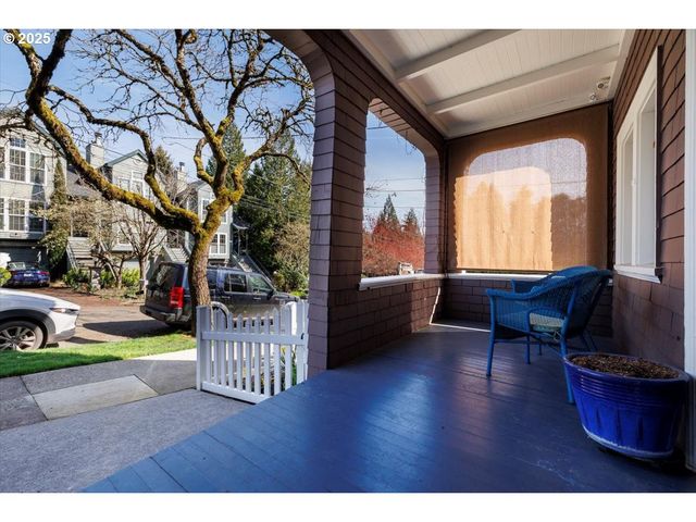 7006 S VIRGINIA Ave, Portland, OR 97219