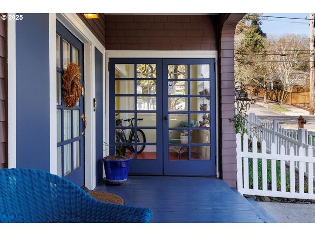 7006 S VIRGINIA Ave, Portland, OR 97219