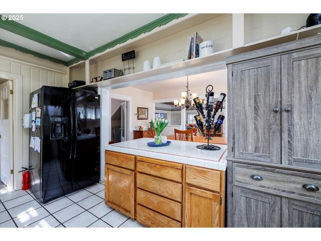 7006 S VIRGINIA Ave, Portland, OR 97219