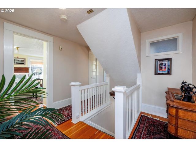 7006 S VIRGINIA Ave, Portland, OR 97219