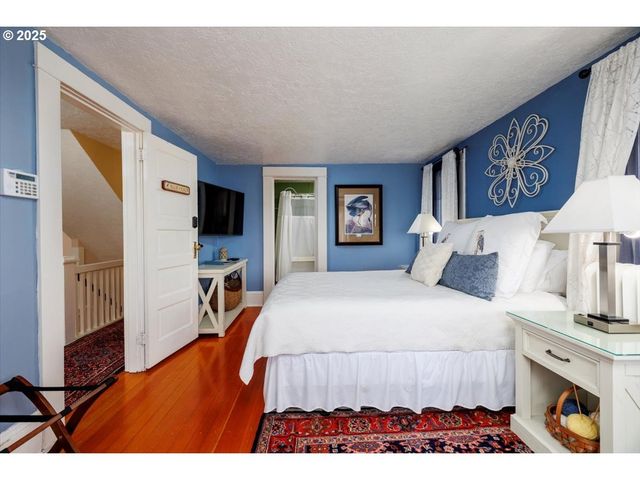 7006 S VIRGINIA Ave, Portland, OR 97219