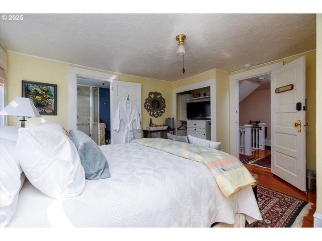 7006 S VIRGINIA Ave, Portland, OR 97219