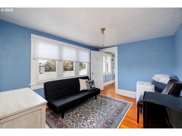 7006 S VIRGINIA Ave, Portland, OR 97219