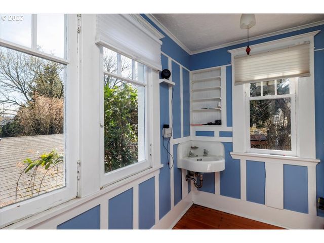 7006 S VIRGINIA Ave, Portland, OR 97219