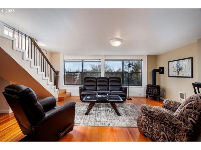 7006 S VIRGINIA Ave, Portland, OR 97219