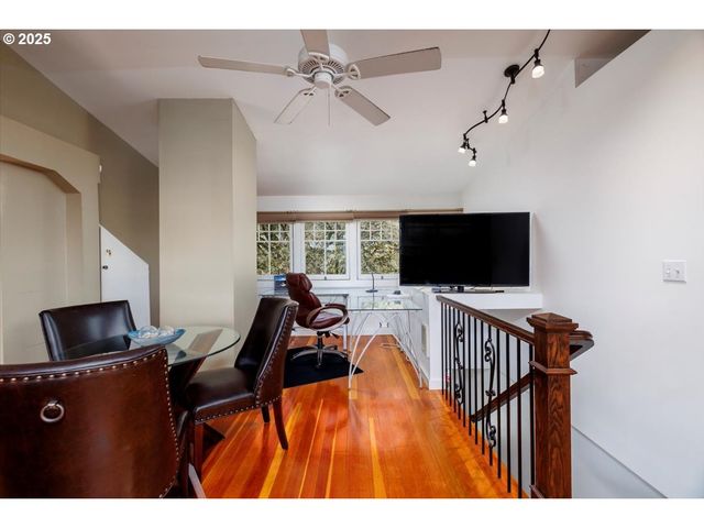 7006 S VIRGINIA Ave, Portland, OR 97219