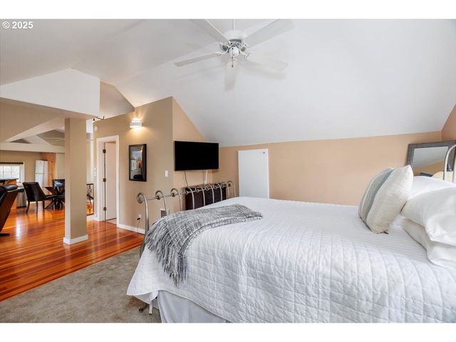 7006 S VIRGINIA Ave, Portland, OR 97219