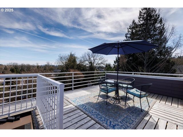 7006 S VIRGINIA Ave, Portland, OR 97219