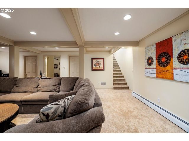 7006 S VIRGINIA Ave, Portland, OR 97219